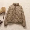 Chamarra acolchada de plumón ligera con capucha y cuello alto transfronteriza para mujer, moda de invierno 2026, cálida blanca de pato, top casual, moderno