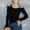 Camiseta Feminina Preta de Manga Curta Off-Shoulder, Novo Design de Verão 2026, Top Nicho Slim-Fit com Decote V Pura Desejo