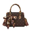 Bolsas Transfronteiriças Bolsas Femininas 2025 Novo Estilo Ombro Único Moda Estampada Retrô Bolsa de Mão Grande Capacidade Bolsa Tote Transversal Tendência