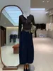 Camiseta Elegante com Gola Henley - estilo minimalista, camiseta de manga comprida com botões, perfeita para o início do outono, corte justo, camada base versátil para o dia a dia para mulheres