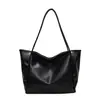 Bolso de mujer moderno de gran capacidad 2026 nuevo, ligero, de lujo, diseño de nicho, bolso de hombro para ir al trabajo y uso diario, bolso tote de axila