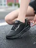 Novos sapatos femininos de outono, tênis de corrida pretos leves, sapatos esportivos de couro de cano baixo, sapatos casuais femininos com sola macia, respiráveis e amortecidos