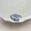Anillo de Flor de Lujo Ligero Francés para Mujer Diseño de Nicho Abierto Ajustable Anillo para Dedo Índice Dedo Rosa Azul de Gama Alta