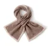 Suéter de Cashmere 2026 Outono/Inverno Novo Estilo Feminino Bloco de Cores Versátil Malha Cruzada Gola Escarfador Conveniente Quente Macio