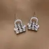Brincos Exquisitos em Zircônia em Formato de Coração Brilhante, Elegantes e Modernos, Brincos Estilosos e Luxuosos com um Toque de Alto Padrão para Mulheres