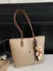 Bolsa Pequena de Moda Nicho para Axila Verão 2026 Nova Tendência Simples para o Dia a Dia Bolsa de Ombro Grande Capacidade Bolsa Tote Estilosa