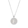 Venta caliente transfronteriza collar con letra de acero de titanio colgante redondo 26 mayúsculas en inglés collar de joyería pulida al por mayor