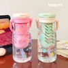 Copo de Plástico para Meninas com Alto Apelo Estético, Novo Modelo 2026, Design Simples com Canudo e Compartimento para Chá, Copo Portátil para Estudantes