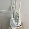 Nuevo bolso de hombro plisado de lunares de gran capacidad para principios de otoño de 2026, bolso tote casual estilo coreano, bolso cruzado fresco y simple