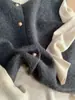 Chaleco de punto gris de alta gama con pequeños botones dorados para mujer, otoño e invierno, suave y glutinoso, chaleco suéter para llevar en capas, top sin mangas con sentido del diseño