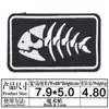 Parche de Tela Bordado Blanco y Negro Borde Rojo Impreso Velcro Criaturas Animales Insignia Cuadrada Parche Táctico Velcro