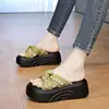 Sandalias de plataforma gruesa para mujer para el verano de 2026, nuevo estilo coreano, modernas y súper populares, perfectas para combinar con faldas, chanclas de playa que aumentan la altura