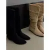 Botas Western Cowboy de Camurça Cáqui para Mulheres com Salto Interno e Botas Plissadas até o Joelho