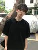 Camiseta Masculina de Verão High-End com Design Patchwork Desconstruído Estilo Americano, Manga Curta, Ombro Normal, Tecido Resistente, Corte Cleanfit, Top de Meia-Manga