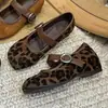 Zapatos Mary Jane de ante con estampado de leopardo retro estilo francés de 4 cm para mujer, nueva colección 2026, con tacón oculto y diseño de una sola tira
