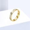 Anillo transfronterizo europeo y americano de oro de 18 quilates, moda clásica, flor escalonada dorada, anillo de pareja de acero de titanio con barra
