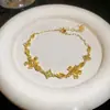 Pulsera de Cierre de Flor con Circonita, Chapada en Oro Real de 18 Quilates, Pulsera Retro de Moda y Exquisita, Joyería de Lujo Ligero y de Gama Alta para Mujeres