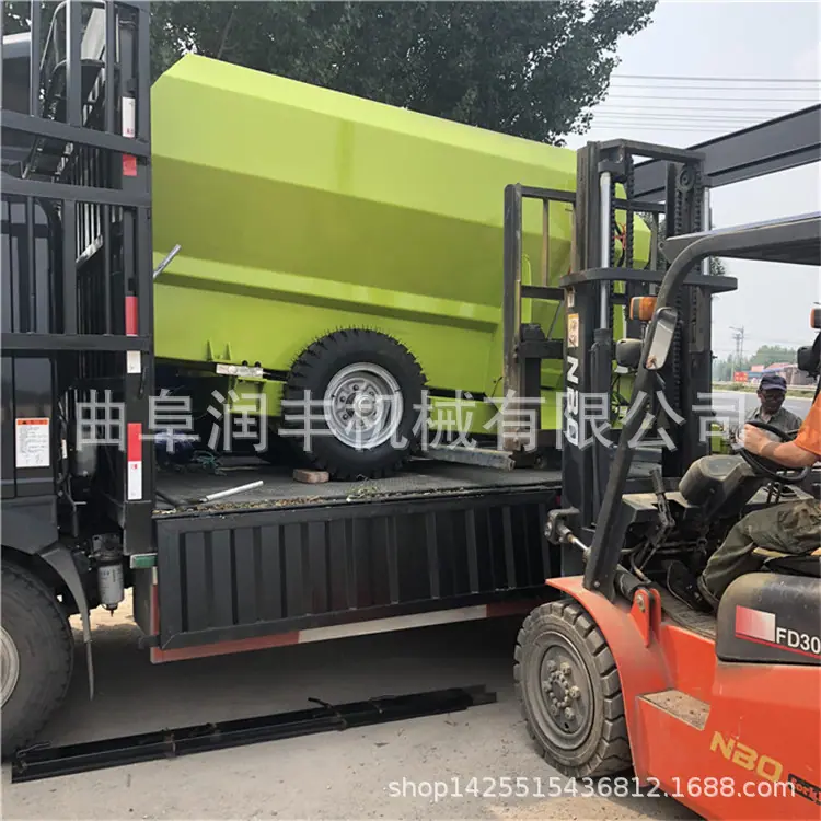TMR饲料撒料车