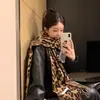 Lenço Estampado de Leopardo com Franjas Doce Cool Retrô para Mulheres 2026 Novo Milênio Estilo Garota Picante Outono/Inverno Espessado Amigo da Pele Lenço Xale