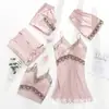 Conjunto de pijama de seda gelada feminino para o verão, camisola sexy de renda com roupão, conjunto de cinco peças, roupa de casa de manga comprida para live do TikTok com bojos