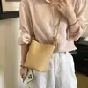 Bolsa de Balde Tecida Minimalista de Alto Padrão de Design de Nicho para Mulheres 2026 Novo Modelo Bolsa para Celular Versátil Ombro Transversal Pequena