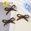 Pajaritas de Tela, Calcetines, Accesorios para Ropa Interior, Sombreros, Flores, Accesorios para Fundas de Teléfono, Venta al por Mayor de Zapatos, Cajas de Regalo, Lazos