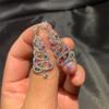 Aretes de botón de árbol de Navidad de circón colorido de lujo ligero europeo y americano transfronterizo con diamantes completos, diseño de nicho femenino, aretes exquisitos para niña