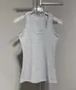 Camiseta sin mangas de punto ajustada con cuello redondo y diseño de nicho, elástica