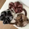 Goma para el pelo scrunchie de jacquard de cuero sintético minimalista estilo coreano con diseño único y ribete de encaje, Elegante accesorio para coleta
