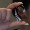 Novos Brincos de Gancho de Orelha Borboleta Super Brilhantes Full Diamond Sem Furos na Orelha Design de Clipe de Orelha Senso de Nicho Senso Avançado Brincos de Tarraxa