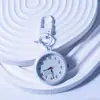 El Maestro Recomienda un Mini Reloj Portátil de Llavero para Estudiantes, Adecuado para Exámenes, como un Accesorio Decorativo para Mochilas