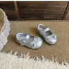 Sapatos de couro infantis de bolinhas com renda e laço, sapatos de princesa para bebês, sapatos sociais infantis de novo estilo para um ano, sapatos para bebês aprenderem a andar