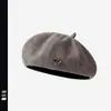 Boina de Poliéster con Forma de Corazón al por Mayor para Mujer Primavera y Otoño 2026 Nuevo Sombrero Octagonal Retro Fábrica Sombrero de Pintor Gorra de Periódico