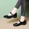 Sapatos Mary Jane estilo francês, novo modelo outono 2026, couro macio, confortáveis, versáteis, retrô, de corte baixo, sapatos de couro com sola macia para mães