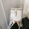 Bolsa Feminina de Nicho High-End 2025 Nova Pequena Quadrada com Franjas Simples e Versátil Transversal para Celular Bolsa de Ombro