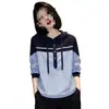 Camisa con capucha a rayas hecha a medida para mujer, nueva colección otoño 2026, con un diseño juvenil y un efecto adelgazante, perfecta como capa base