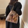 Bolso de mano informal de moda para mujer, estilo coreano, bolso de hombro de gran capacidad, mochila de nicho para invierno 2025, fácil de combinar.