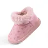 Botas de Neve Forradas com Fleece para Meninas Inverno 2026 Novo Modelo Botas de Algodão Grossas e Quentes para Crianças Botas Peludas com Solado Grosso Resistentes ao Frio