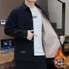 2026 Nova Camisa de Veludo de Manga Longa Masculina Outono e Inverno Estilo Hong Kong Casual Roupa de Trabalho Camisa Jaqueta Masculina