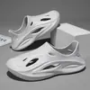 Zapatos con agujeros estilo hombre ropa de exterior transpirables modernos sensación de poner y quitar zapatillas de punta cerrada deportivas casuales antideslizantes