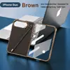 Adecuado para iPhone Duo, esta funda de teléfono electrochapada presenta un patrón de Kevlar, una ranura para bolígrafo incorporada y un protector de pantalla integrado, proporcionando protección total contra caídas.