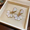 Brincos de Flor com Zircônia Incrustada de Diamante em Estilo Medieval, Brincos de Luxo Leve e de Alta Qualidade para Mulheres, Brincos de Moda Retrô com um Design de Nicho