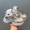 Tênis Esportivo Infantil Novo Outono 2026 para Meninas Estilo Dad Shoes Moda Solado Macio Tênis de Corrida Princesa Tendência Quente