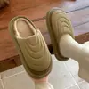 Nuevas zapatillas de algodón de invierno para mujer, adecuadas para usar en exteriores, impermeables, antideslizantes, de suela gruesa, silenciosas, antibacterianas, resistentes al olor, zapatillas de felpa cálidas para hombre