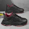 Sapatos masculinos transfronteiriços, novos modelos de primavera e outono, malha respirável, preto, guerreiro casual esportivo, absorção de choque, sola grossa, sapatos estilo pai para homens