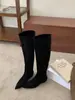 Imposto IncluídoNovas Botas Femininas de Cano Alto Outono/Inverno, Botas de Cano Alto Apontadas em Camurça Cor Merlot, Botas Franzidas Cor Cáqui