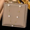 [Collar + Pulsera] Estilo Francés Ins de Lujo Accesible Cadena para Clavícula de Corazón Estilo Dulce Collar de Acero de Titanio con Borla de Corazón de Melocotón para Mujer