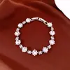 Pulsera de flor con incrustaciones de diamantes y cristal, pulsera de lujo ligero de nicho, sensación de alta gama, pulsera de temperamento elegante, joyería de mano versátil