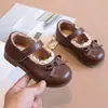 Zapatos para niñas con suelas suaves, nuevos zapatos de cuero de primavera y otoño para bebés, zapatos de guardería, zapatos para caminar para niños, zapatos sencillos para niños pequeños