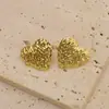 Pendientes Dorados en Forma de Corazón Estilo Europeo y Americano, Pendientes de Botón de Alta Gama para Mujer, Pendientes de Acero Inoxidable de Lujo Ligero, Personalización Profesional de Joyería